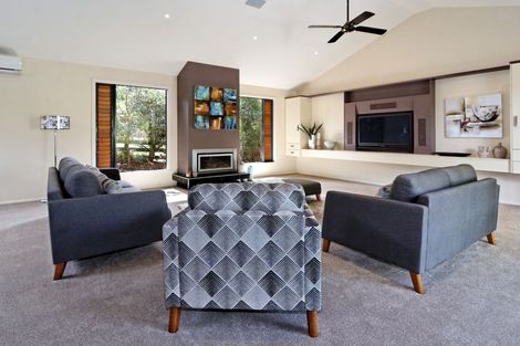 Photo of property in 97 Shaw Road, Oratia, Auckland, 0604