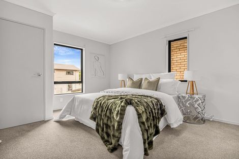 Photo of property in 43 Becker Drive, Weymouth, Auckland, 2103