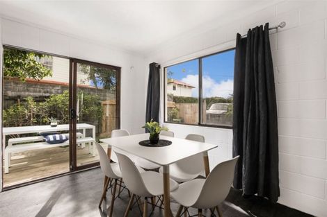 Photo of property in 8 Crompton Road, Massey, Auckland, 0614