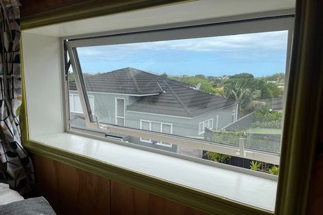 Photo of property in 51 Onewa Road, Northcote, Auckland, 0627