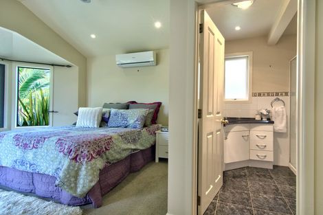 Photo of property in 97 Shaw Road, Oratia, Auckland, 0604