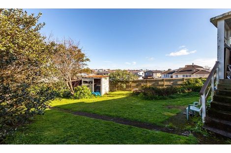 Photo of property in 4 Kallu Crescent, Mount Roskill, Auckland, 1041