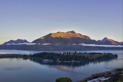 Photo of property in 10 Peregrine Place, Queenstown, 9300