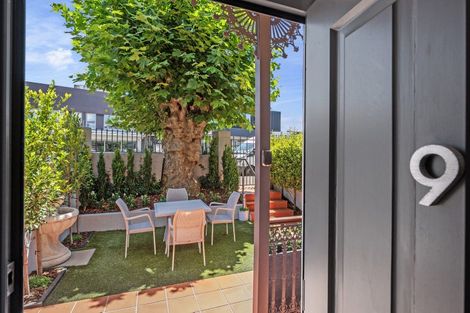 Photo of property in 9/177 Hurstmere Road, Takapuna, Auckland, 0622