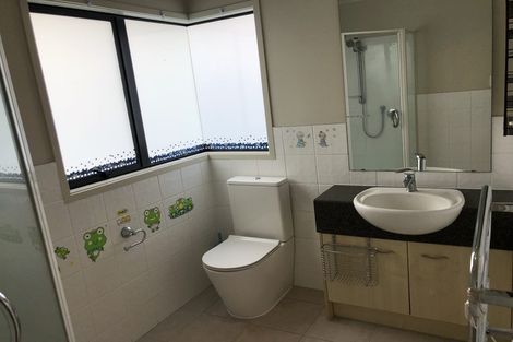 Photo of property in 11 Siena Place, Te Atatu Peninsula, Auckland, 0610