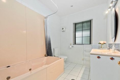 Photo of property in 741a Swanson Road, Swanson, Auckland, 0612