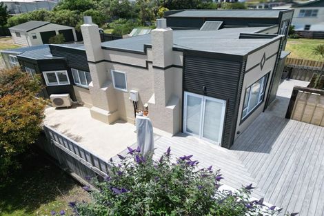 Photo of property in 35 Nash Parade, Foxton Beach, Foxton, 4815