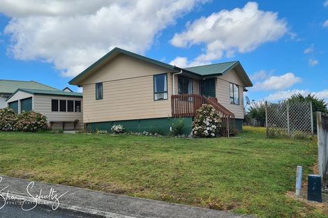 Photo of property in 6 Ash Grove, Maungaturoto, 0520