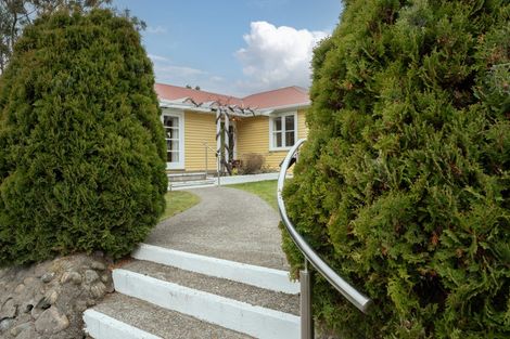 Photo of property in 1 Tainui Terrace, Tawa, Wellington, 5028