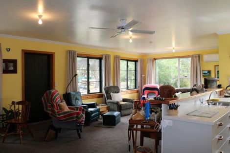 Photo of property in 15 Surat Bay Road, New Haven, Owaka, 9585