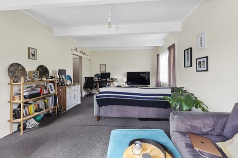 Photo of property in 128 Akaroa Drive, Maupuia, Wellington, 6022