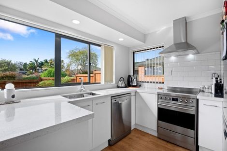 Photo of property in 9 Tom Keven Way, Pukekohe, 2120