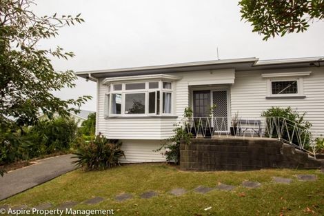 Photo of property in 21 Pupuke Road, Birkenhead, Auckland, 0627