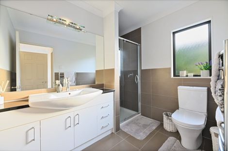 Photo of property in 19 South Kensington Way, Henderson, Auckland, 0612