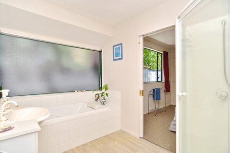 Photo of property in 21 Thornwood Place, Redwood, Christchurch, 8051