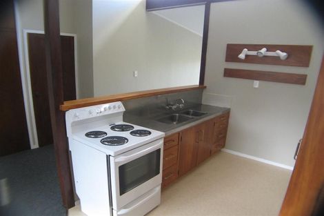 Photo of property in 2/135 Glenfield Road, Hillcrest, Auckland, 0626