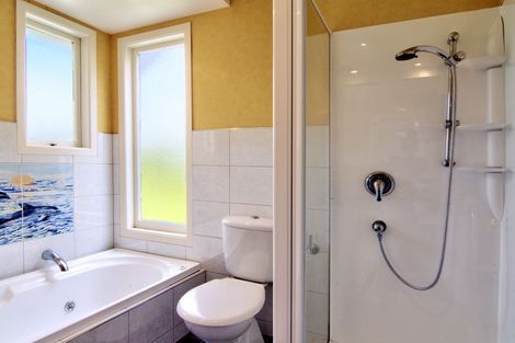 Photo of property in 97 Shaw Road, Oratia, Auckland, 0604