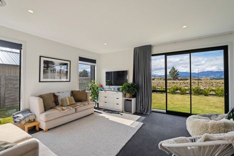 Photo of property in 4 Pounamu Avenue, Albert Town, Wanaka, 9305