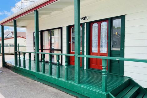 Photo of property in 5 Penruddocke Road, Half Moon Bay, Auckland, 2012