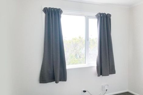 Photo of property in 1 Kinapori Terrace, Newlands, Wellington, 6037