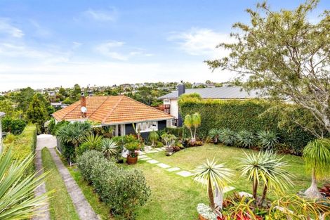 Photo of property in 26 Peter Terrace, Castor Bay, Auckland, 0620