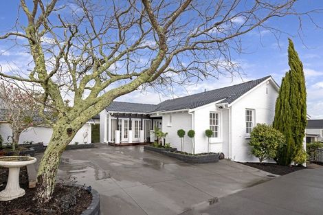 Photo of property in 72 Mellons Bay Road, Mellons Bay, Auckland, 2014