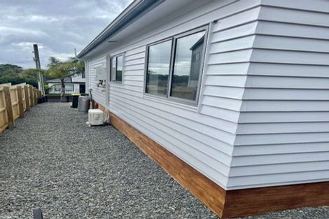 Photo of property in 43 Renata Crescent, Te Atatu Peninsula, Auckland, 0610