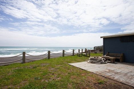 Photo of property in 8 Point Road, Mokau, 4376