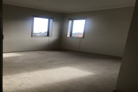 Photo of property in 18 Horizon View Road, Oteha, Auckland, 0632