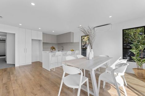 Photo of property in 5 Cricklewood Place, Avonhead, Christchurch, 8042