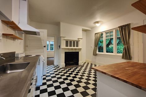 Photo of property in 10 Governor Road, Northland, Wellington, 6012