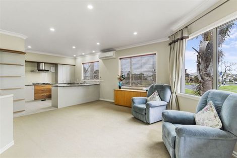 Photo of property in 1 Macleans Road, Bucklands Beach, Auckland, 2014