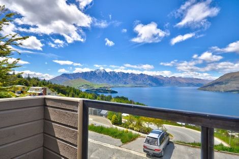 Photo of property in 116a Wynyard Crescent, Fernhill, Queenstown, 9300