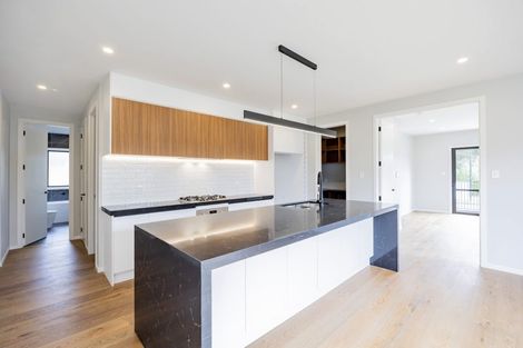 Photo of property in 13 Mcindoe Road, Kumeu, 0810