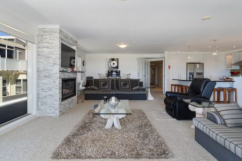 Photo of property in 3/45 Marine Parade, Mount Maunganui, 3116