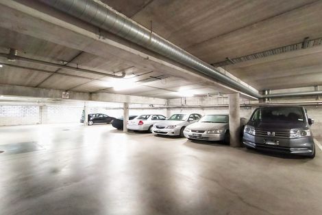 Photo of property in Henry Walton Flats, 4/2 Upper Queen Street, Auckland Central, Auckland, 1010