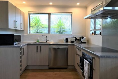 Photo of property in 2/28 Oxley Avenue, St Albans, Christchurch, 8014