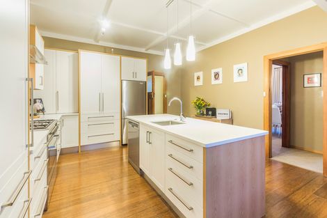 Photo of property in 87 Golf Road, New Lynn, Auckland, 0600