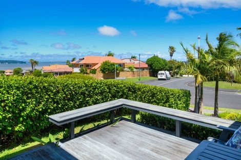 Photo of property in 8 Ferntree Terrace, West Harbour, Auckland, 0618
