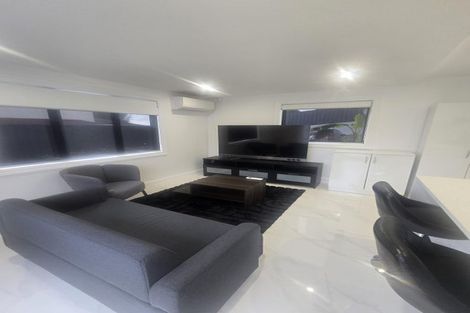 Photo of property in 1 Bartells Drive, Goodwood Heights, Auckland, 2105