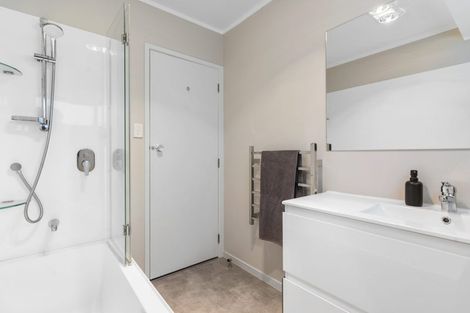 Photo of property in 22 Houston Place, Bayview, Auckland, 0629
