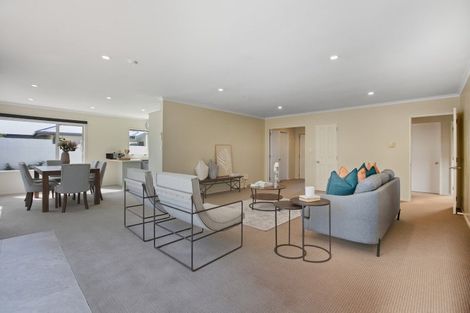 Photo of property in 5 Kawaroa Close, New Plymouth, 4310