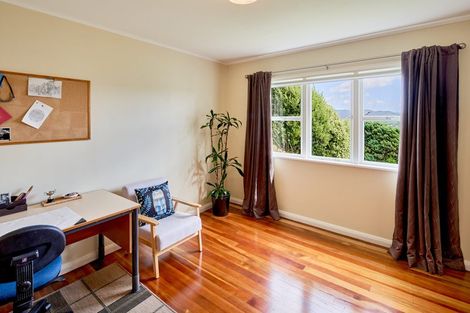 Photo of property in 27 Bedford Street, Northland, Wellington, 6012