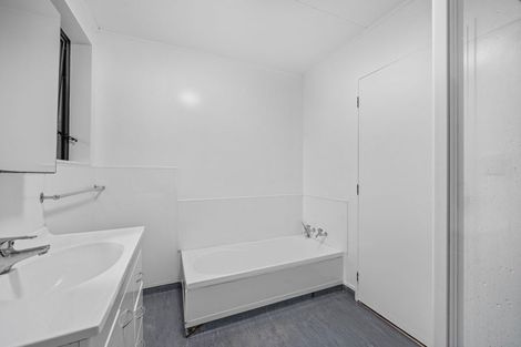 Photo of property in 29 Woodbank Drive, Glen Eden, Auckland, 0602