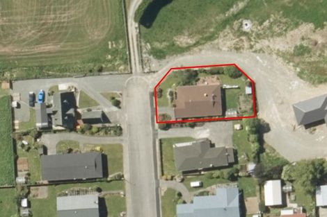 Photo of property in 11 Douglas Street, Winton, 9720