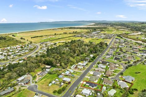 Photo of property in 42 Tamure Place, Ruakaka, 0116