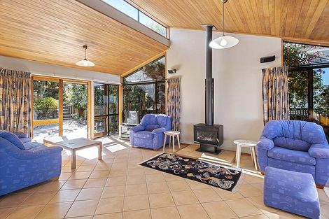 Photo of property in 11 Calypso Place, Rothesay Bay, Auckland, 0630