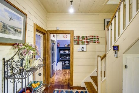 Photo of property in 1 Lawrence Road, Hospital Hill, Napier, 4110