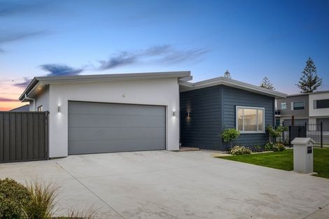 Photo of property in 2 Hurunui Drive, Te Awa, Napier, 4110