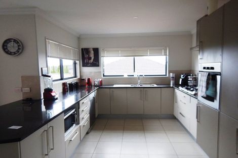 Photo of property in 6 Mcwhirters Farm Lane, Massey, Auckland, 0614